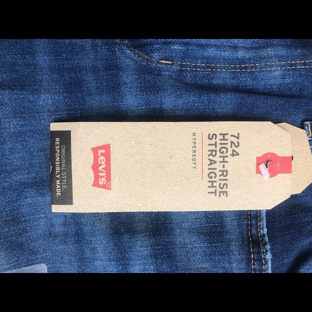 NWT Levi’s 724 high-rise straight — size 6/28
